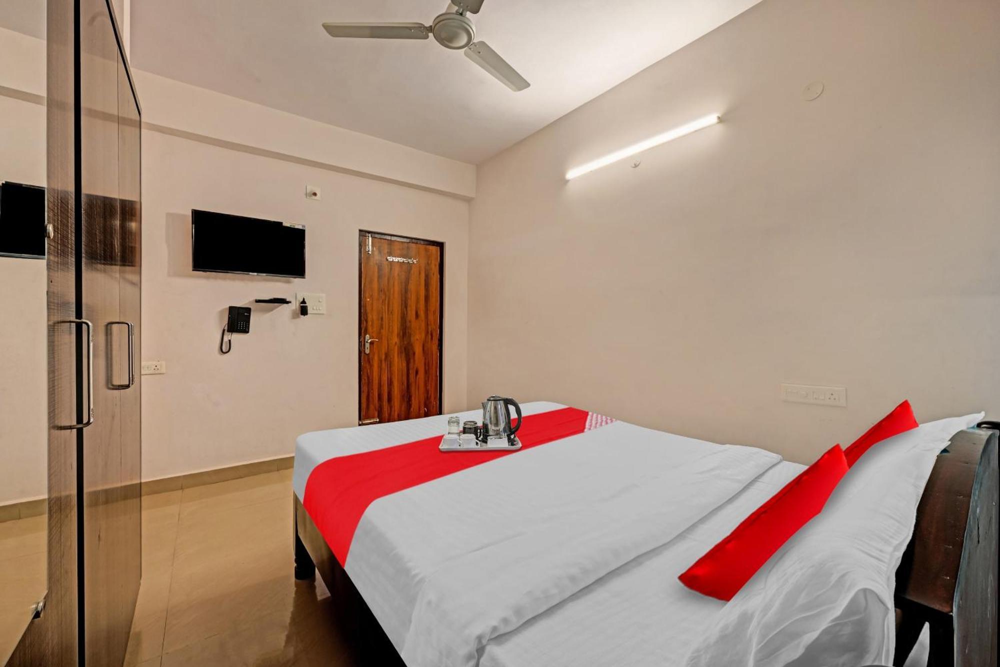 Hotel O Coastal Inn Luxury Service Apartments Kākināda Exterior foto